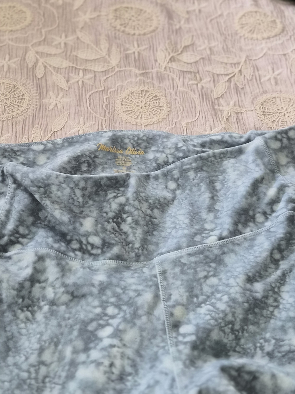 Marissa Olivia Blue Gray Marble Print Capri Leggings Size 2X with Pockets - Picture 9 of 11